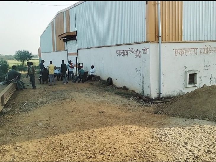 नर्मदापुरम में 4.22 करोड़ की मूंग हेराफेरी में FIR:वेयरहाउस संचालिका, रिश्तेदार और चौकीदार बने आरोपी, ताला बदलकर गायब की 9899 बोरी मूंग