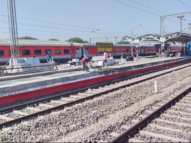 लक्ष्मीबाई नगर स्टेशन इंदौर का काम तय समय से पीछे:तीन प्लेटफॉर्म चालू, दो निर्माणाधीन; सिंहस्थ से पहले तैयार करने का टारगेट