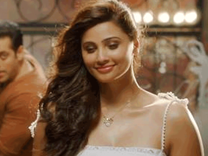 सलमान की को-स्टार रहीं डेजी शाह ने एग्स फ्रीज कराए:एक्ट्रेस ने कहा- परिवार बनाने के लिए शादी जरूरी नहीं है