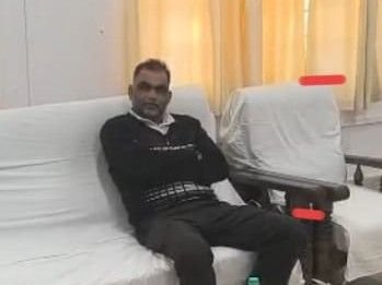 सीधी में भू-अर्जन कर्मचारी 1 लाख रिश्वत लेते गिरफ्तार:लोकायुक्त टीम ने पकड़ा, 27 लाख मुआवजे पर मांगी थे 13 लाख