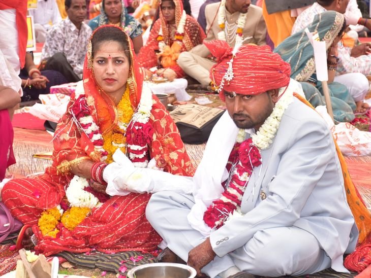 126 जोड़ों का विवाह, बेटियों को 49 हजार की सहायता:मंदसौर में वक्ता बोले-विवाह केवल दो व्यक्तियों का नहीं, बल्कि दो परिवारों और संस्कारों का मिलन है