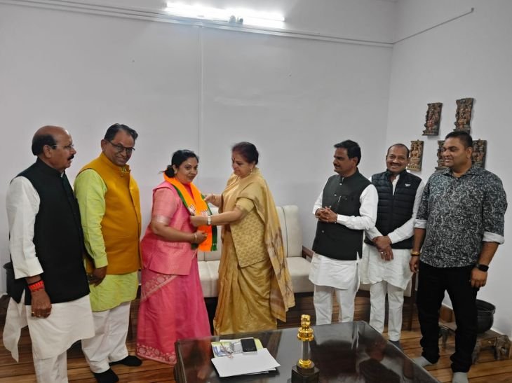 सुमित्रा कासडेकर भाजपा अनुसूचित जनजाति मोर्चा प्रदेश उपाध्यक्ष बनीं:बुरहानपुर विधायक अर्चना चिटनिस ने किया सम्मान