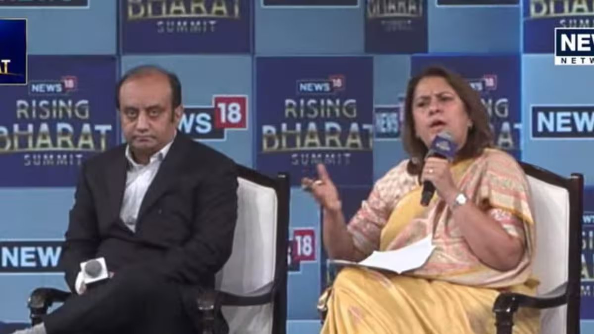 England vs New Zealand live score: Follow ball-by-ball commentary, latest scorecard and all match action from the all-important Super Eights clash in Colombo. (AP)