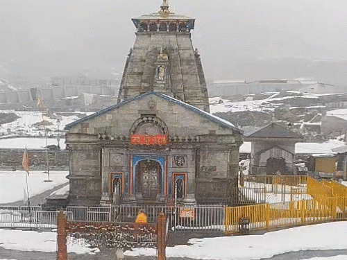 उत्तराखंड के 5 जिलों में बर्फबारी, केदारनाथ में तापमान -12°C:एमपी के 3 जिलो में बूंदाबांदी, कई शहरों में कोहरा; राजस्थान में टेंपरेचर 30°C से ऊपर