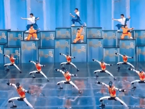 चीनी रोबोट्स का इंसानों जैसा डांस वायरल:बच्चों के साथ मार्शल आर्ट्स भी किया, एक्सपर्ट्स बोले-चीन ने रोबोटिक्स में अमेरिका को पछाड़ा