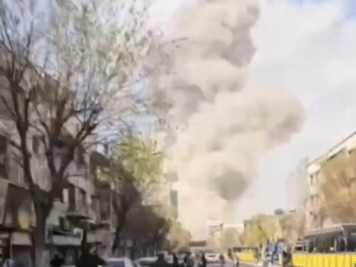 अमेरिका-इजराइल ने ईरान पर हमला किया, कई शहरों में धमाके:सुप्रीम लीडर खामेनेई सुरक्षित जगह शिफ्ट; ट्रम्प बोले- अमेरिकियों की सुरक्षा के लिए अटैक किया