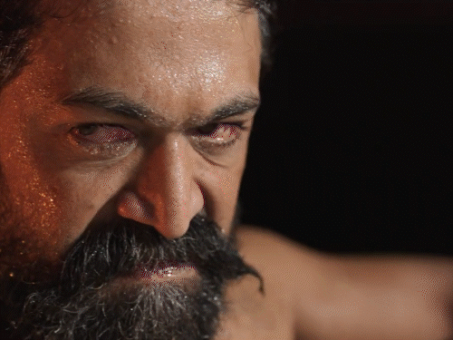 यश की ‘टॉक्सिक’ का टीजर रिलीज:हिंसक सीन ज्यादा, कहानी साफ नहीं; ₹1300 करोड़ कमाने वाली ‘धुरंधर’ के दूसरे पार्ट से होगा क्लैश