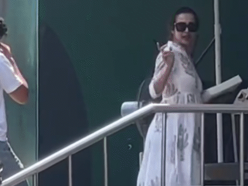 Salim Khan Hospital Visit | Malaika, Sohel, Arpita Seen; Salmans Father on Ventilator