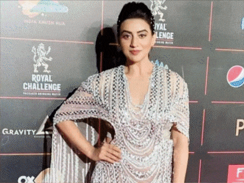 Akshara Singh Slams Pawan Singh