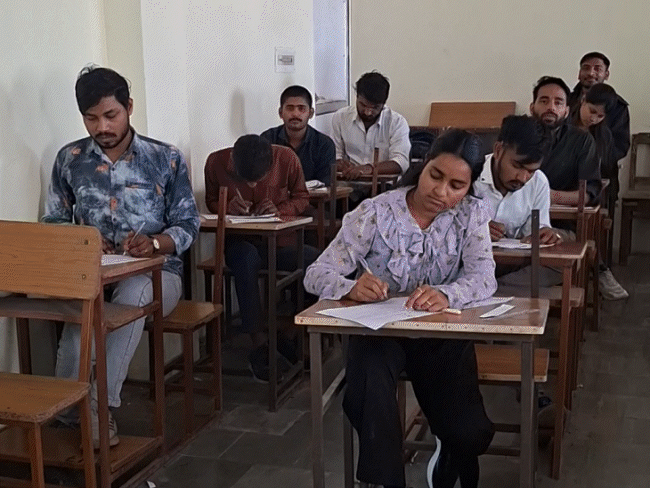 कंप्यूटर लैब में सिस्टम बंद, फिर भी छात्रों का प्रैक्टिकल:RDVV के छात्र बोले- सालों से ऐसा हो रहा; कांग्रेस विधायक ने विधासभा में उठाया मुद्दा