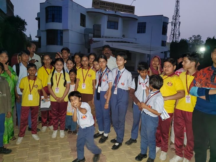 गलत सिलेबस का पेपर मिला, परीक्षा प्रभावित:ग्वालियर के स्कूल में छात्रों का भविष्य अधर में, परिजनों का हंगामा