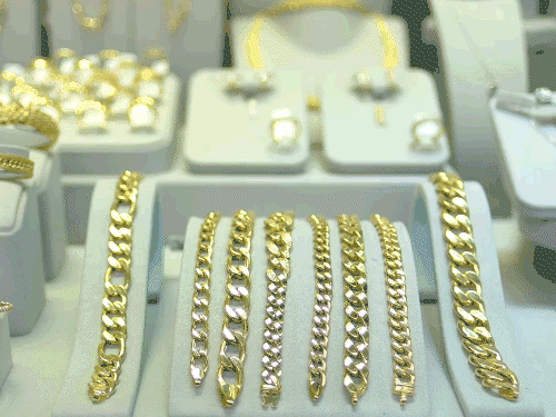 Gold Price Falls ₹6,127; Silver Drops ₹32,169