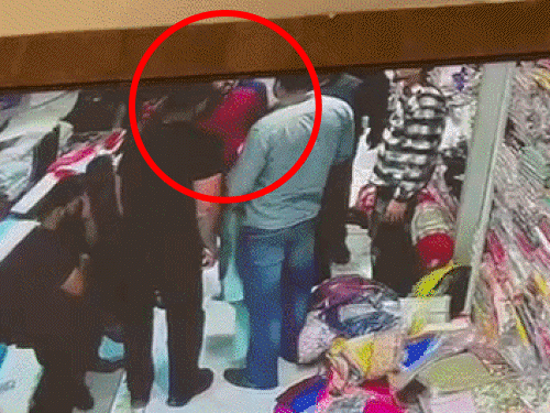 पंजाबी सिंगर ने दुकानदार से माफी मांगी:₹2000 के कुर्ते को लेकर जड़ दिए थे थप्पड़; बोले- ये तैश में हो गया, उसके लिए सॉरी