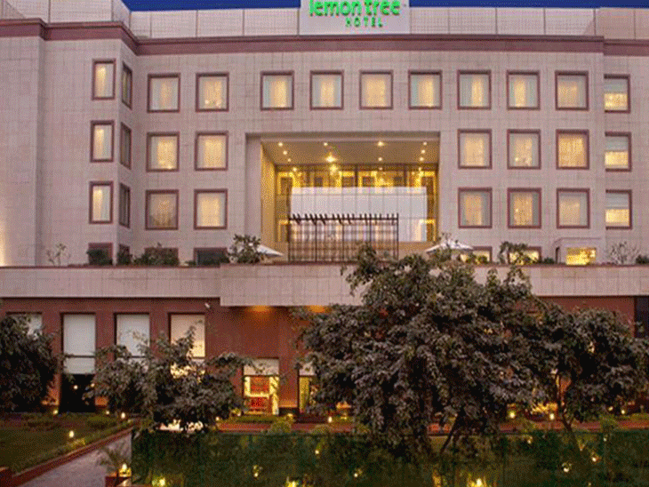 Hotel Rents Triple as Pichai, Altman Attend