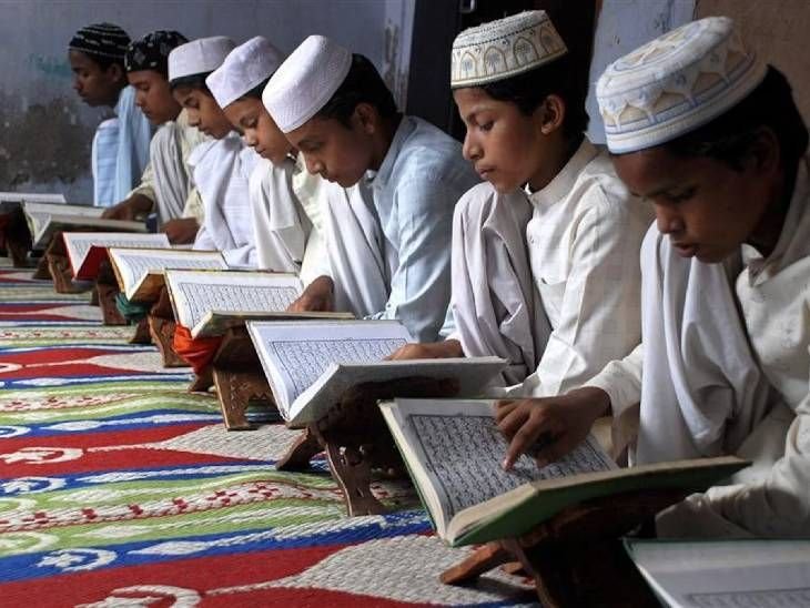 पाक आतंकी संगठन चैटजीपीटी, क्लाउड-जैमिनी के खिलाफ:जैश-लश्कर ने मदरसों में AI इस्तेमाल के विरुद्ध फतवा जारी किया; कहा- इस्लाम की उदारवादी व्याख्या पसंद नहीं, छात्र मौलवियों से ही सवाल पूछें