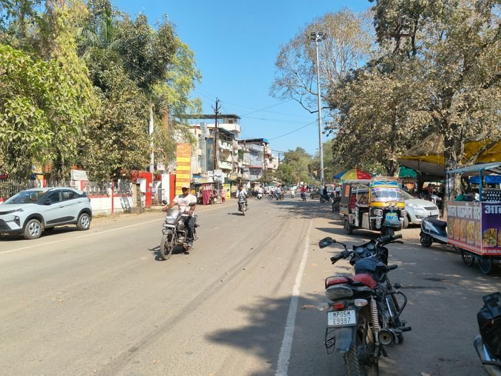 नर्मदापुरम में दिन का पारा 38 डिग्री के करीब:अचानक तापमान बढ़ने से गेहूं की फसल को नुकसान की आशंका; दोपहर में सड़कें सूनी