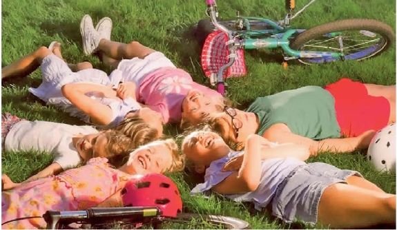 अमेरिका में बच्चों के लिए ‘द बैलेंस प्रोजेक्ट’:फोन-फ्री बचपन; असली दुनिया को इतना दिलचस्प बनाइए कि बच्चे स्क्रीन भूल जाएं