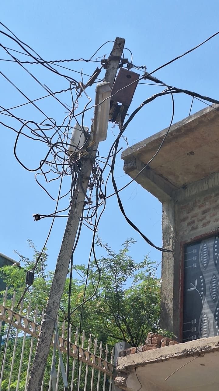 वार्ड-4 में तीन दिन से स्ट्रीट लाइट बंद, अंधेरे से परेशानी