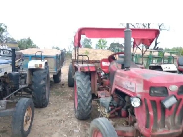 अनूपपुर में अवैध रेत से भरे दो ट्रैक्टर जब्त:दो ड्राइवर्स गिरफ्तार, ये दोनों ही वाहन मालिक; बिना रॉयल्टी ले जा रहे थे