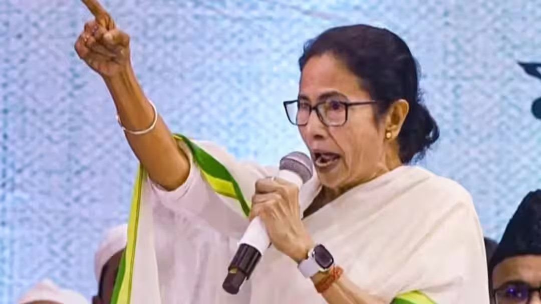 अमित शाह के बयान पर ममता बनर्जी ने पलटवार करते हुए कहा- 'मैं कई बार मौत के मुंह से लौटती हूं, मुझे...'