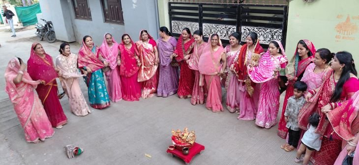 मारवाड़ी समाज ने निकाला गणगौर माता का बिंदोरा, झाले देकर पिलाया पानी