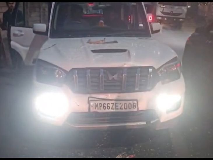 सिंगरौली में स्कॉर्पियो ने ऑटो को मारी टक्कर:चालक समेत तीन गंभीर घायल; पुलिस ने वाहन जब्त कर मामला दर्ज किया