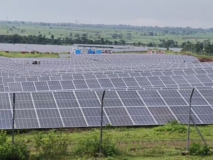 सोलर प्लांट में तोड़फोड़, 475 प्लेटें क्षतिग्रस्त:सिक्योरिटी गार्ड की शिकायत पर तीन आरोपियों पर केस दर्ज