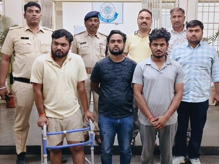 इंदौर अक्षय हत्याकांड के आरोपी जबलपुर में छिपे थे:पुलिस ने दबिश देकर तीन को पकड़ा; 100km दूर ले जाकर वारदात को अंजाम दिया था