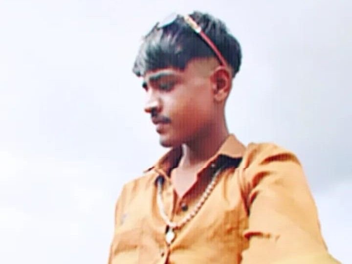 झाबुआ में युवक फंदे पर लटका मिला:पत्नी और मोबाइल घर से गायब, फॉरेंसिक एक्सपर्ट की राय लेने शव रतलाम भेजा