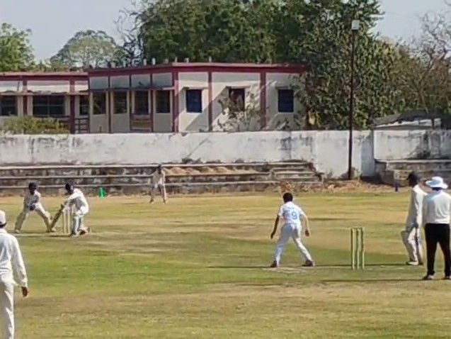 खरगोन ने सेमीफाइनल में बड़वानी को हराया:आदित्य व्यास के 6 विकेट, फाइनल में खंडवा से मुकाबला