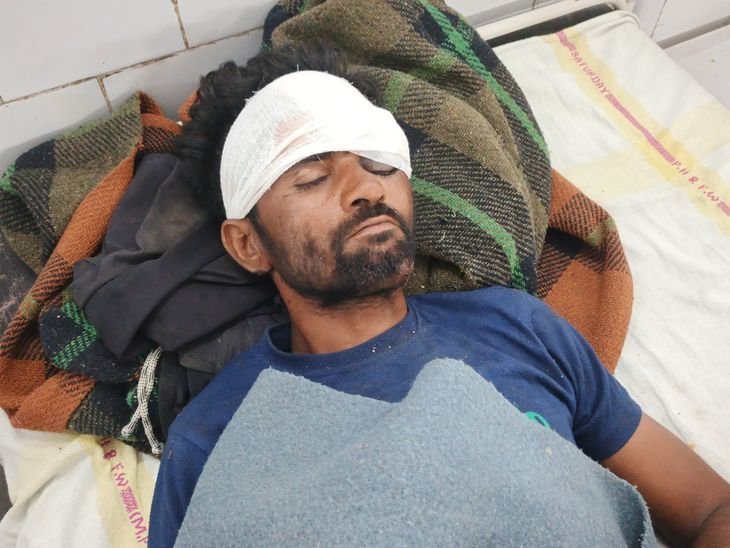 पन्ना में मजदूर को छत से फेंका:भागवत कार्यक्रम से लौटते समय लूटा, जिला अस्पताल रेफर