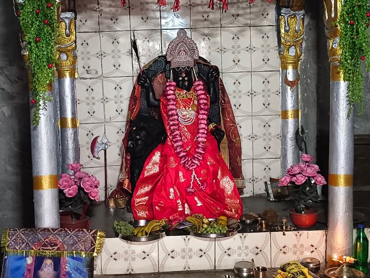 नौरादेही अभ्यारण्य में अद्भुत पंचधारा रहस्यमयी तीर्थ स्थल:उमर वृक्ष की जड़ों से बहती पांच जलधाराएं; 40 साल पुराना हिंगलाज माता मंदिर