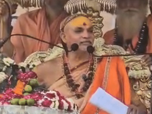 भीड़ कम होने पर शंकराचार्य बोले-यह शराब की दुकान नहीं:मुझे सपा समर्थक कहते हैं, मेरे कार्यक्रम में सबसे ज्यादा भाजपाई हैं