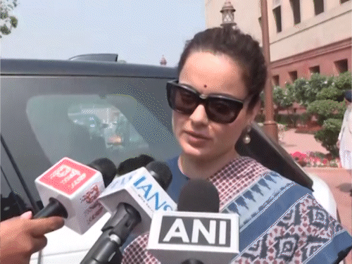 'सरके चुनर' गाने पर कंगना रनोट भड़कीं:नोरा फतेही-संजय दत्त पर फिल्माया विवादित सॉन्ग अश्लीलता के आरोपों के बाद यूट्यूब से हटाया गया