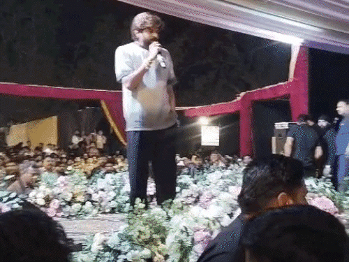 Haryanvi singer Masoom Sharma Live Show Sirsa JCD Sirsa Banned Song Performance Police Bouncers Failed Control Chaos