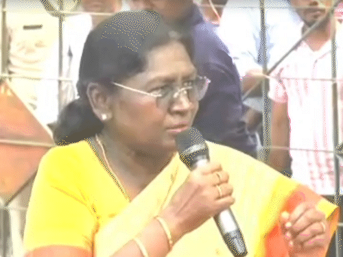 President Murmu Calls Mamata Banerjee Sister