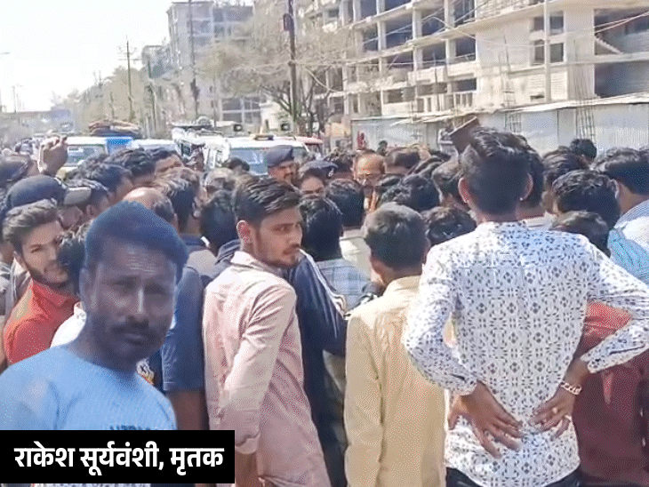 उज्जैन में सिंहस्थ के निर्माण काम में मजदूर की मौत:सड़क चौड़ीकरण के दौरान लगा करंट; परिजनों ने किया चक्काजाम, ठेकेदार पर FIR की मांग