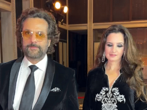 'ये मेरी बहन है, बीवी नहीं':फरदीन खान ने बहन लैला को पत्नी समझने पर पैपराजी की गलती सुधारी, देखें वीडियो