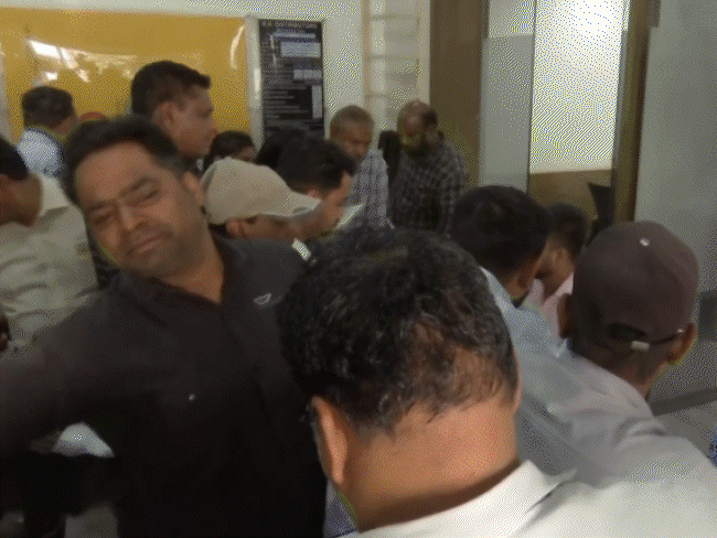 MP में कमर्शियल गैस संकट, कई शहरों में बुकिंग बंद:ईरान-इजराइल युद्ध का असर, भोपाल-इंदौर समेत कई शहरों में होटल-रेस्टोरेंट बंद होने का खतरा