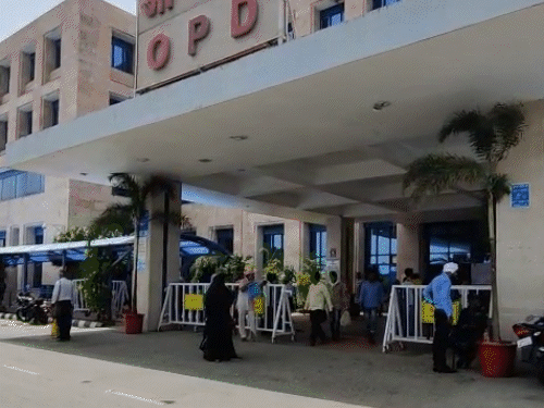 नसों के बीच ट्यूमर, महिला का उठना-बैठना था मुश्किल:निजी अस्पतालों ने लौटाया, एम्स में माइक्रोसर्जिकल तकनीक से डॉक्टरों ने निकाला