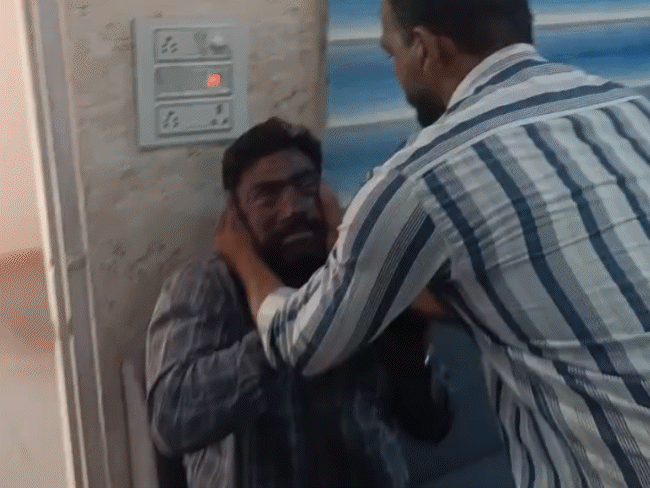 भोपाल के बैरसिया में सुपरवाइजर के मुंह पर कालिख पोती:पाइप लाइन बिछाने पर देरी से नाराज पार्षद प्रतिनिधि; कहा-2 साल से परेशान हैं