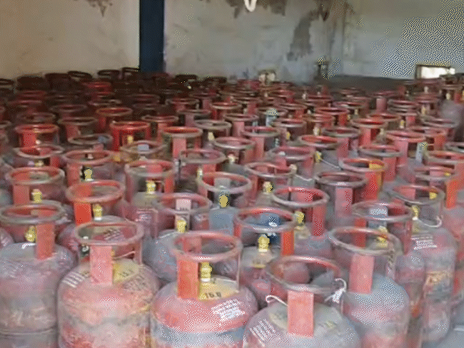 City Commercial Gas Cylinder Crisis Hits Weddings; Chai-Poha Shops May Shut