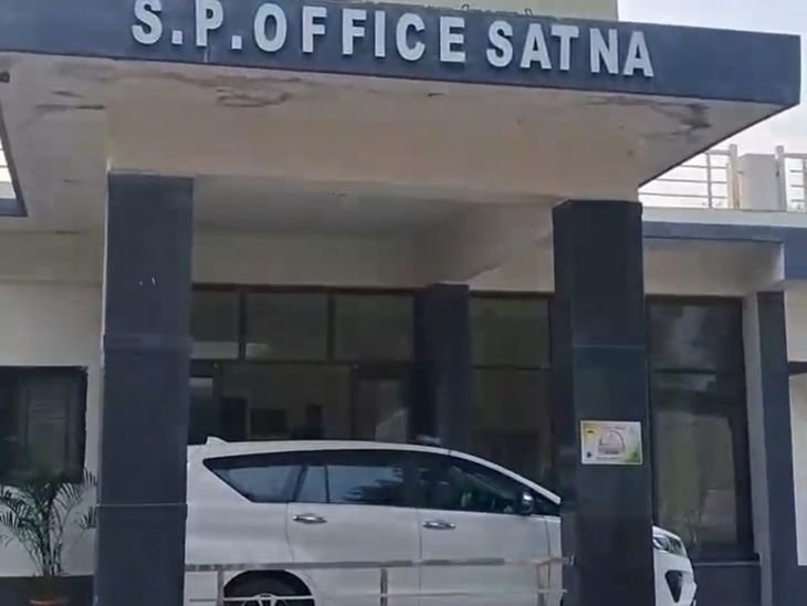 सतना में 3 पुलिसकर्मी सस्पेंड:बोरवेल पर बैन का झूठा डर दिखाकर मैनेजर से वसूले 5 हजार रुपए; आईजी के निर्देश पर कार्रवाई