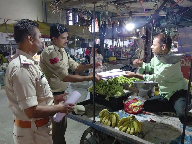 कोठीबाजार में 40 दुकानदारों पर कार्रवाई:बैतूल में सड़क घेरकर दुकान चलाने पर केस दर्ज