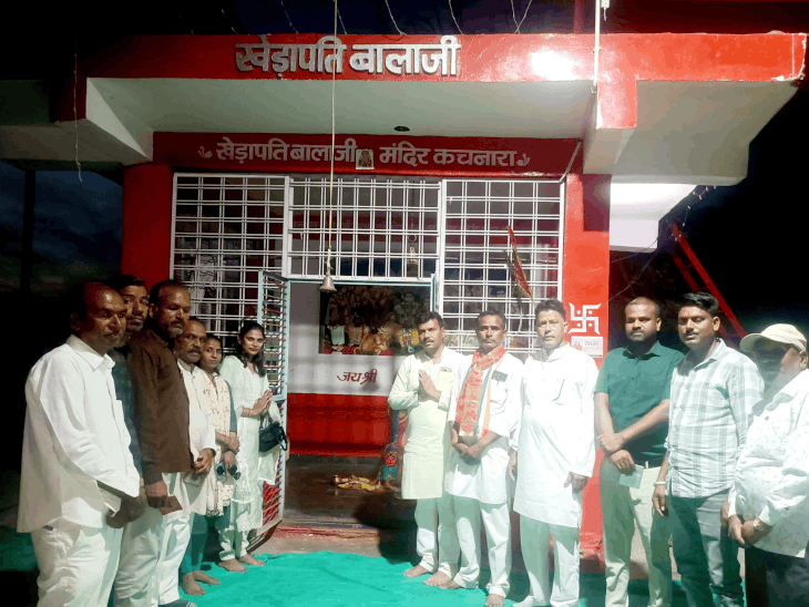 सोनिया गांधी के स्वास्थ्य के लिए की विशेष प्रार्थना:मंदसौर में खेड़ापति बालाजी मंदिर में हनुमान चालीसा पाठ हुआ