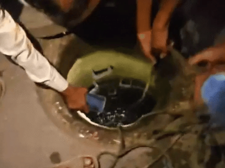 चैंबर में उतरने से कर्मचारियों की मौत की होगी जांच:महापौर बोले-मृतकों के आश्रितों को नौकरी देंगे, दोषियों पर कार्रवाई करेंगे; चैंबर में बगैर संसाधन-किट नहीं उतरते कर्मचारी