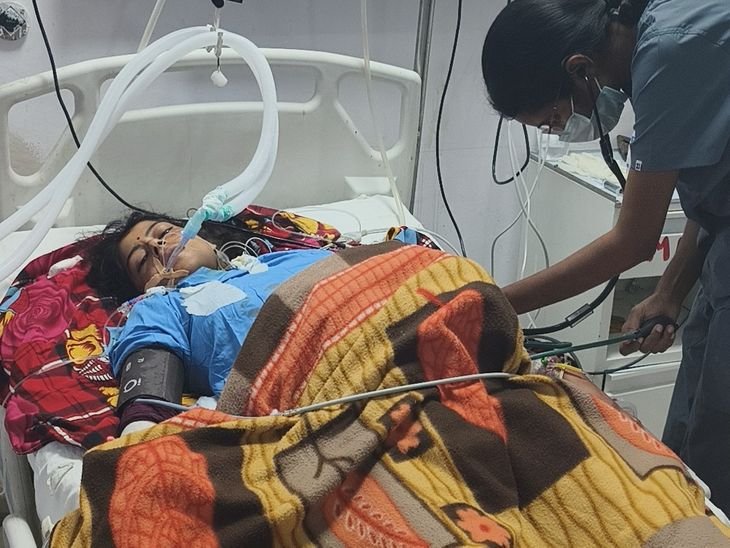 दतिया मेडिकल कॉलेज में जूनियर डॉक्टर टांके लगाना भूली:दोबारा ऑपरेशन कर 5 यूनिट खून चढ़ाया, प्रसूता आईसीयू में भर्ती