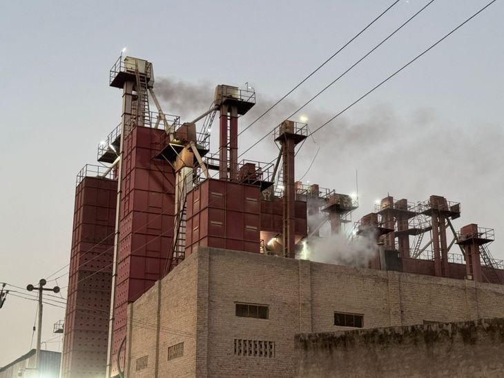 ईरान-इजराइल युद्ध से बासमती चावल एक्सपोर्ट अटका:फाजिल्का से भेजा लाखों टन चावल फंसा, शिपिंग एजेंसियां $2000 डालर प्रति कंटेनर मांग रहीं