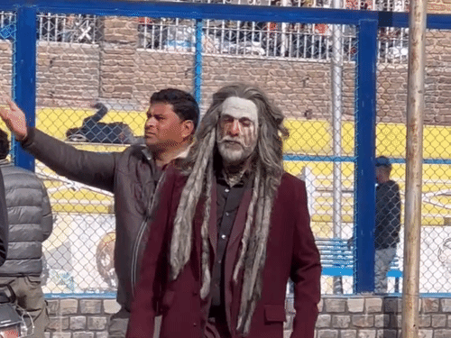 नैनीताल में बदले लुक में दिखे बॉलीवुड एक्टर जावेद जाफरी:फिल्म ‘स्नैप’ की चल रही शूटिंग; कैंची से मल्लीताल तक चला कैमरा