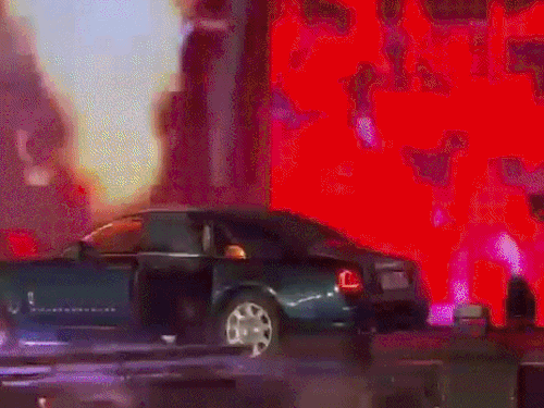 हनी सिंह की कॉन्सर्ट में धांसू एंट्री:मुंबई के MMRDA ग्राउंड में नीली रॉल्स रॉयस से पहुंचे; सोशल मीडिया पर ट्रेंड हुआ 'बिलियनेर औरा'